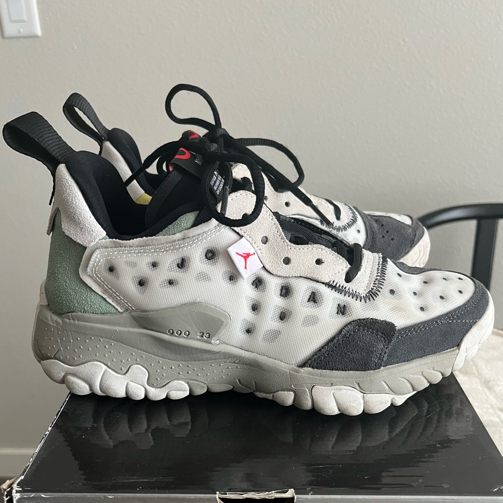 Jordan Delta 2 (GS) ‘Lightning’